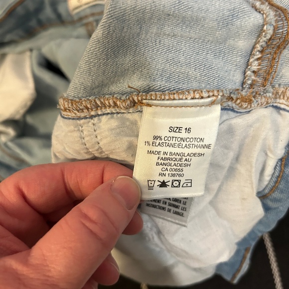 d/C Jeans by Pennington's Faded Shorts with Bleached out Leaf Pattern Size16 - Picture 7 of 10